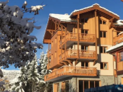 Prestigious ski-in/ski-out apartment with panoramic view