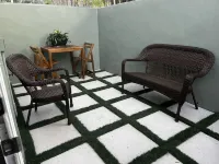 Modern Chic~Walk to Hyde Park, Bayshore, Soho~ Parking, Washer/Dryer, Patio