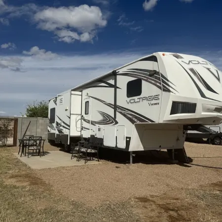 Cozy RV tucked back in a quiet property with plenty of room to relax