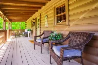 Fall Foliage ~ Close 2 Attractions - Hot Tub - Firepit - King Suite - Flat Drive