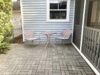 Quiet Cottage; Close to Beach, Pool & Shopping - Jacuzzi