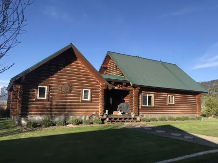 Grayling Cabin on the famous Henry's Lake