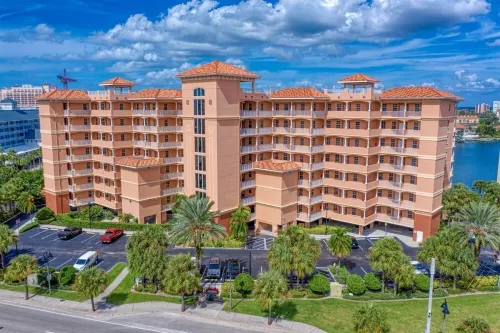 Relax in High-End Coastal Luxury at Harborview Grande