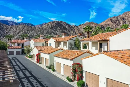 Have Fun and Relax at Luxury Legacy Villa. Family Friendly or Great for Couples! Отели рядом с достопримечательностью «Библиотека Ла Куинта»