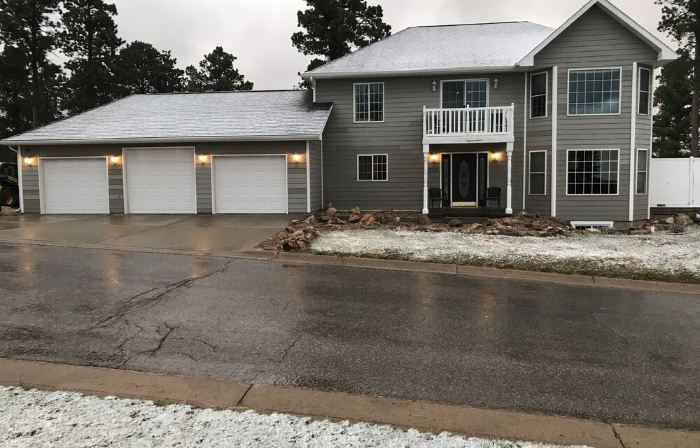 7 Bedroom Spacious Lead Home with Game Room and Hot Tub