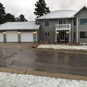 7 Bedroom Spacious Lead Home with Game Room and Hot Tub