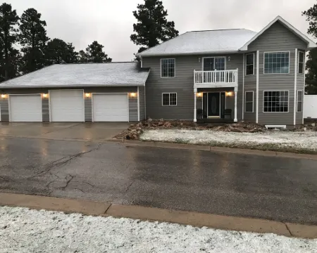 7 Bedroom Spacious Lead Home with Game Room and Hot Tub Hotels in Lead