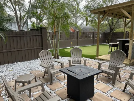 6BR gem! Sleeps 15+ Heated Pool, putting green, Theater Room, Close to AMI