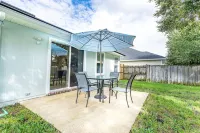 Centralized, stylish getaway. Short drive to beach, shopping, downtown, Mayo! Hotels near Plato's Closet - Regency, FL