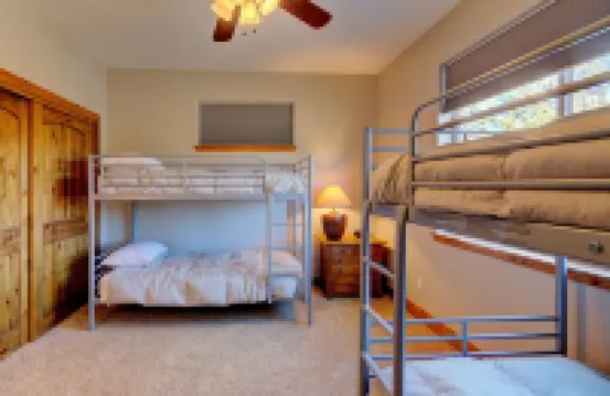 "Pagosa's - Hill Top House" Hot Tub/Pool Table/Decks/Fire Pit/ Pet Friendly