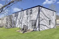 ❖Driveway❖15min → DT❖Family-Friendly❖Yard+Patios❖Corner Lot❖Reserved Parking❖