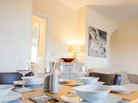 Newly refurbished apartment in city centre