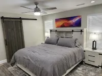 Lake Powell Modern Remodeled VRBO - 3BR, 2BA minutes to Lake and Restaurants!