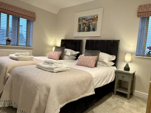 Delightful detached 2 bedrooms 2 en-suites cottage in the heart of the Cotswolds