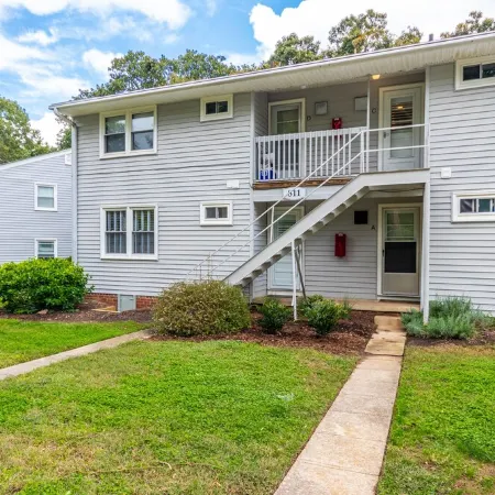 Comfortable and Quiet Condo near the Village and NC State