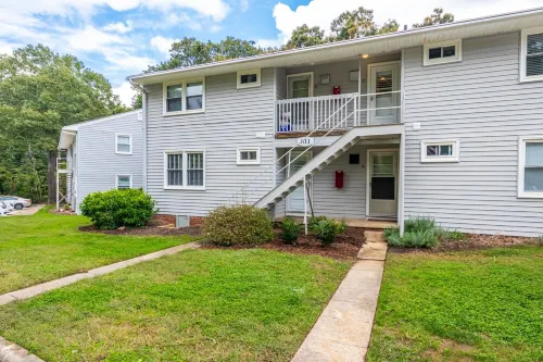Comfortable and Quiet Condo near the Village and NC State