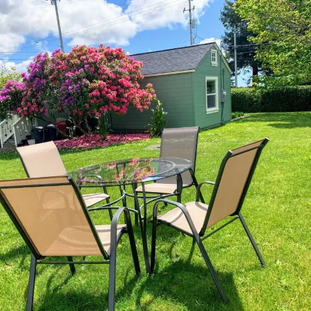 Sunny Cottage, Close to Town & Family Friendly