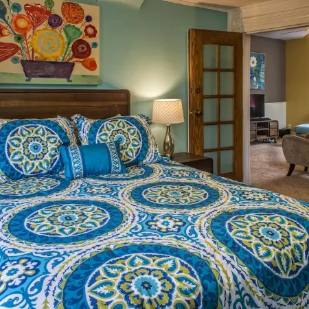 We have A/C! Relax in the hot tub! modern design, family and pet friendly!