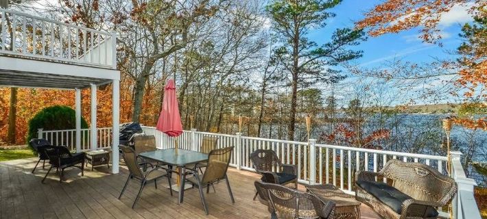 Wequaquet Lake Dream with Private Dock, See Our Video! Hotels in Barnstable Town