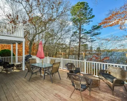 Wequaquet Lake Dream with Private Dock, See Our Video! Hotels in Centerville