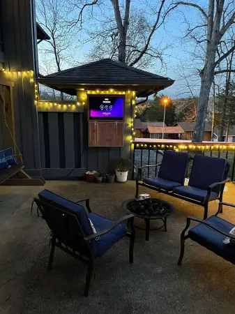 Many Moons Townhouse Heated Pool, Rivers, Lakes, and Golf Getaway