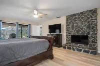 Charming 3-bedroom house in delightful Sarasota with WiFi, AC Hotels near The Mall at University Town Center