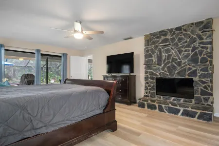 Charming 3-bedroom house in delightful Sarasota with WiFi, AC