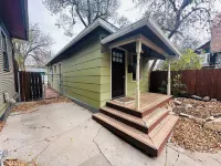 Charming Guesthouse in Historic Old Colorado City – Cozy & Convenient!