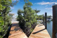 Beautiful 4 Bedroom/3 Bath Home w/Private Pool,40 ft. Dock Near Sombrero Beach!