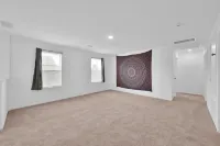 Modern Central 5 Bdrm Home W/ Fenced Backyard