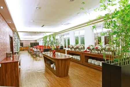 Grand Puncak Lestari Hotel Отели в г. Taman Sari