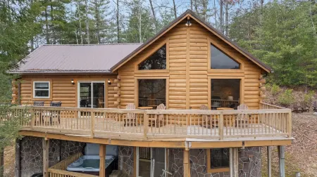 Amazing Grace Cabin at Red River Gorge! Million dollar views! Sleeps 12! Hot tub