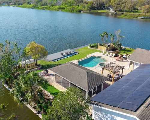 Luxury Hideaway - Lakefront - Mini Golf, Pool + More! Hotels in Seffner