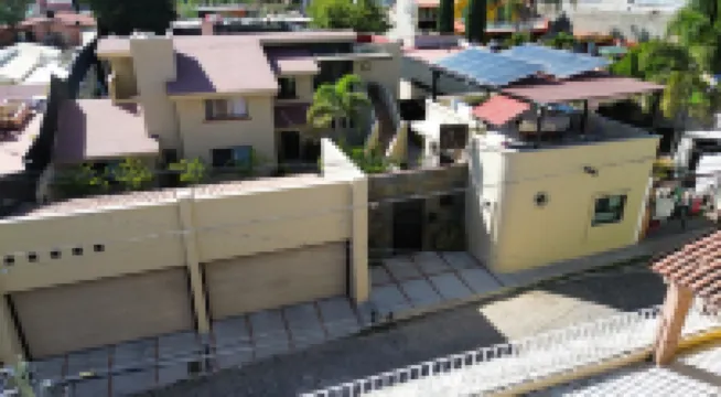 Luxurious 3 Bedroom in Ajijic - Sleeps 6 - Private Gym - Pickleball Court -
