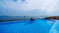 Blue and White Pension - Parkering