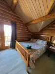 Cabin overlooks Moab and appeals to folks wanting to experience peace & quiet.