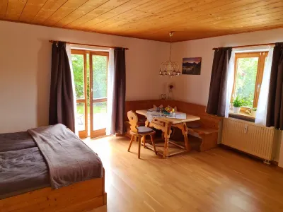 Ruhige Ferienwohnung in Bad Tölz Lidl附近的飯店