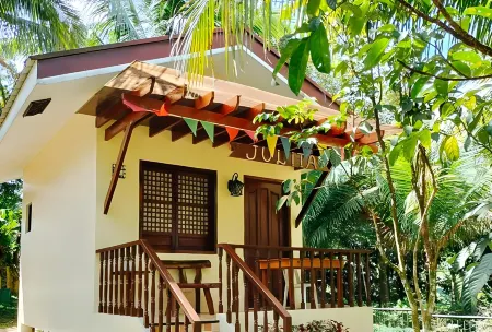 RedDoorz @ Hilarion's Farm Majayjay, Laguna Отели в г. Лусбан