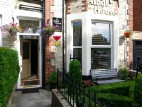 Athol House Hotels near Filey Bird Garden and Animal Park