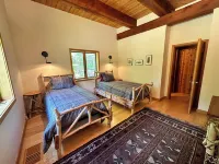 The North House - over 100 acres of Adirondack privacy! 제이 호텔