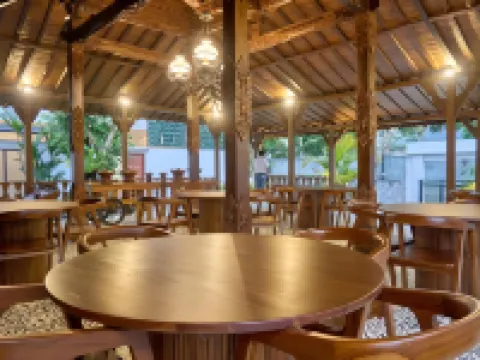 ซาคานติ อินน์ โวนอโซโบ โรงแรมในโวโนโซโบ