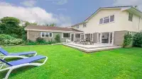 Ladywell Sleeps 12|Hot Tub* Pool Table, Pizza Oven Отели рядом с достопримечательностью «Surfer's Paradise Croyde Bay Campsite»