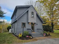 Charming 2-Bedroom Cottage with Game-Room and WiFi in Bolton Landing/Lake George