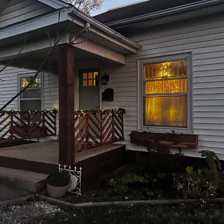 Charming 3-bedroom Craftsman house in delightful Willow Springs, MO