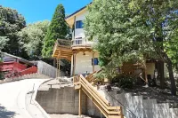 Treetop Haven - Indoor Jacuzzi & Hockey Table - Pet-friendly Hotels near Crestline Library