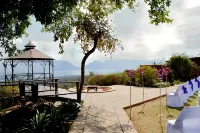 La Montagne Guest Lodge Hotels near Jasmyn Farm Products