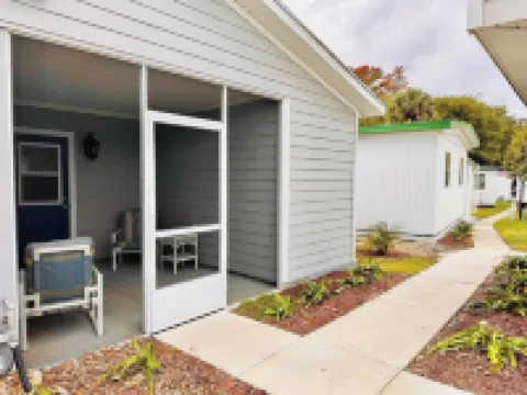 Cottage 22: The Boathouse - Waterfront Lodging in Downtown Tavares, FL