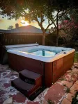 Comfortable Escape - Pool w/ Slide & Hot Tub, Great for Families & Groups