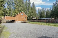 Riverfront w/Cedar Hot tub, Sauna, Movie Theatre Hotels in Snohomish County