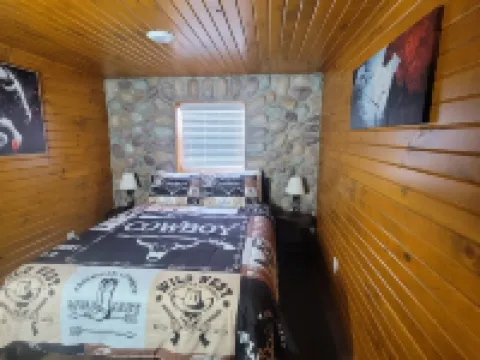 Hot Tub! Outside Traverse City, Sleeps 6 Pet Friendly, Fire Place, Fire Pit Hotels in Interlochen